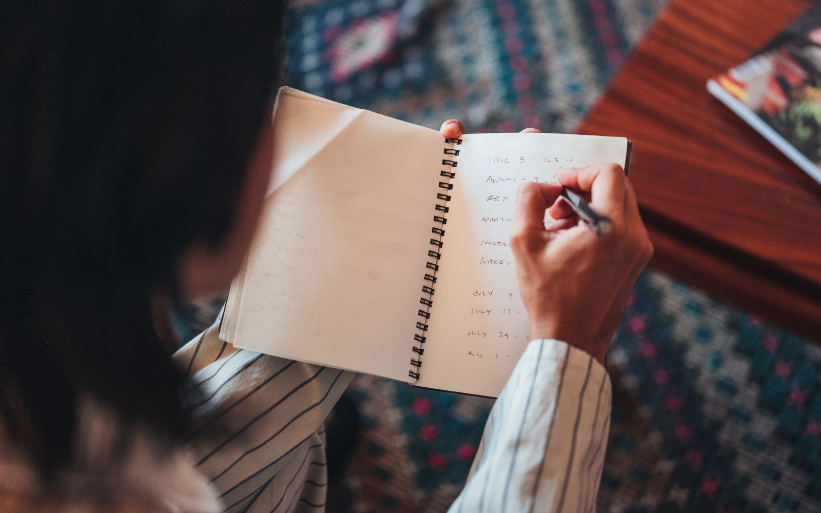 Treffen Sie Marika Emi: Druckgrafikerin, Kunstorganisatorin, Säule der Gemeinschaft