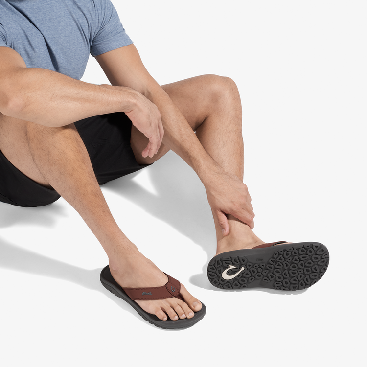 ohana！ Ohana Men's Lightweight Sandals in Canoe / Rock | OluKai Europe