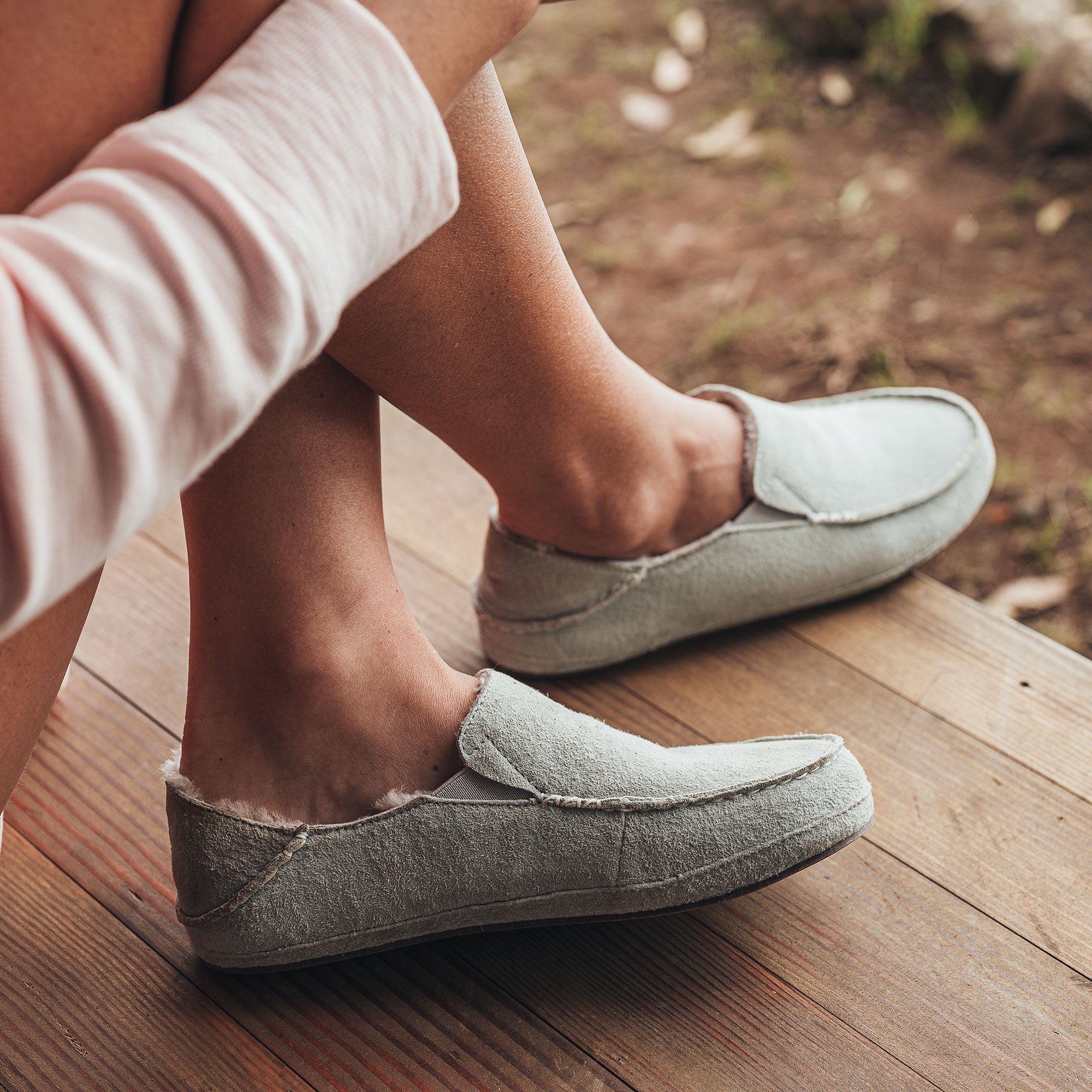 Nohea Women's Leather Slippers - Pale Grey | OluKai – OluKai Europe
