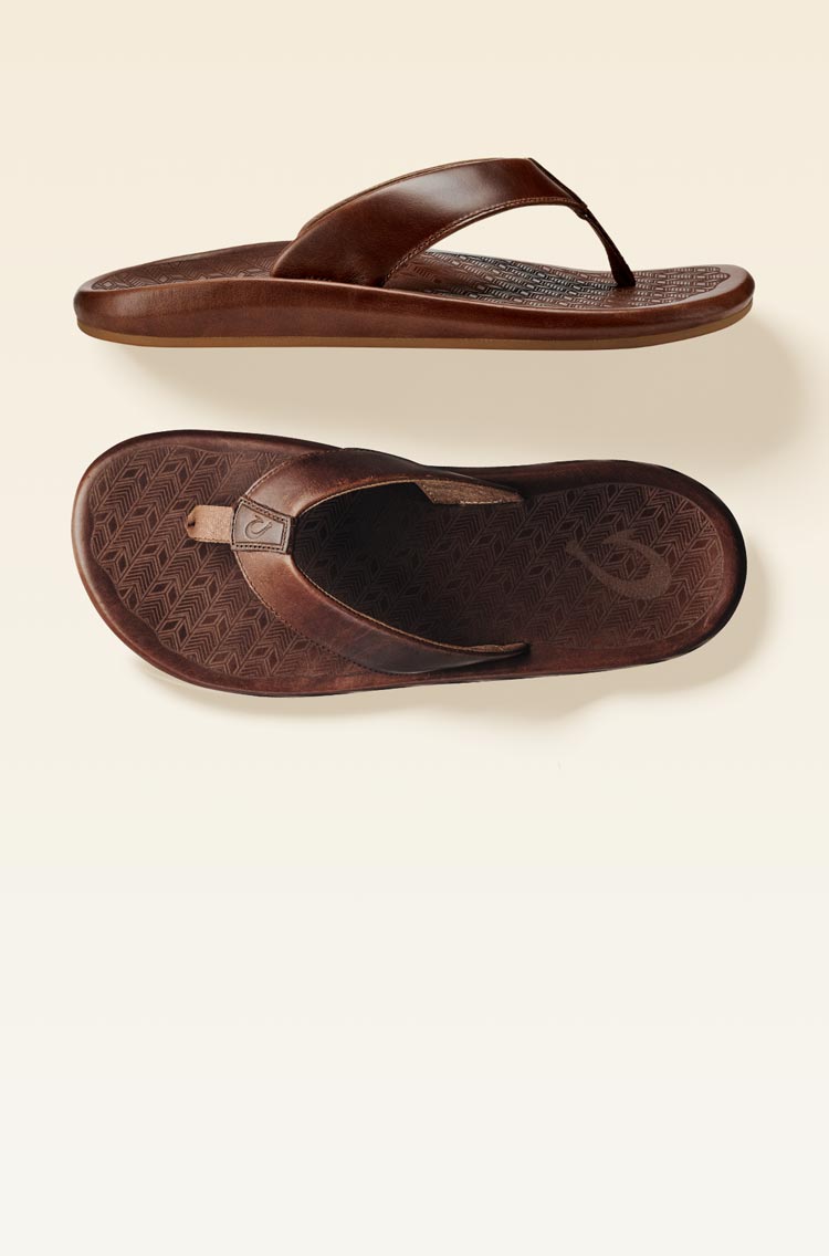 Designed with a curved line that mimics the ocean’s surface, ‘Ilikai is the full-grain leather sandal you’ve been searching for.