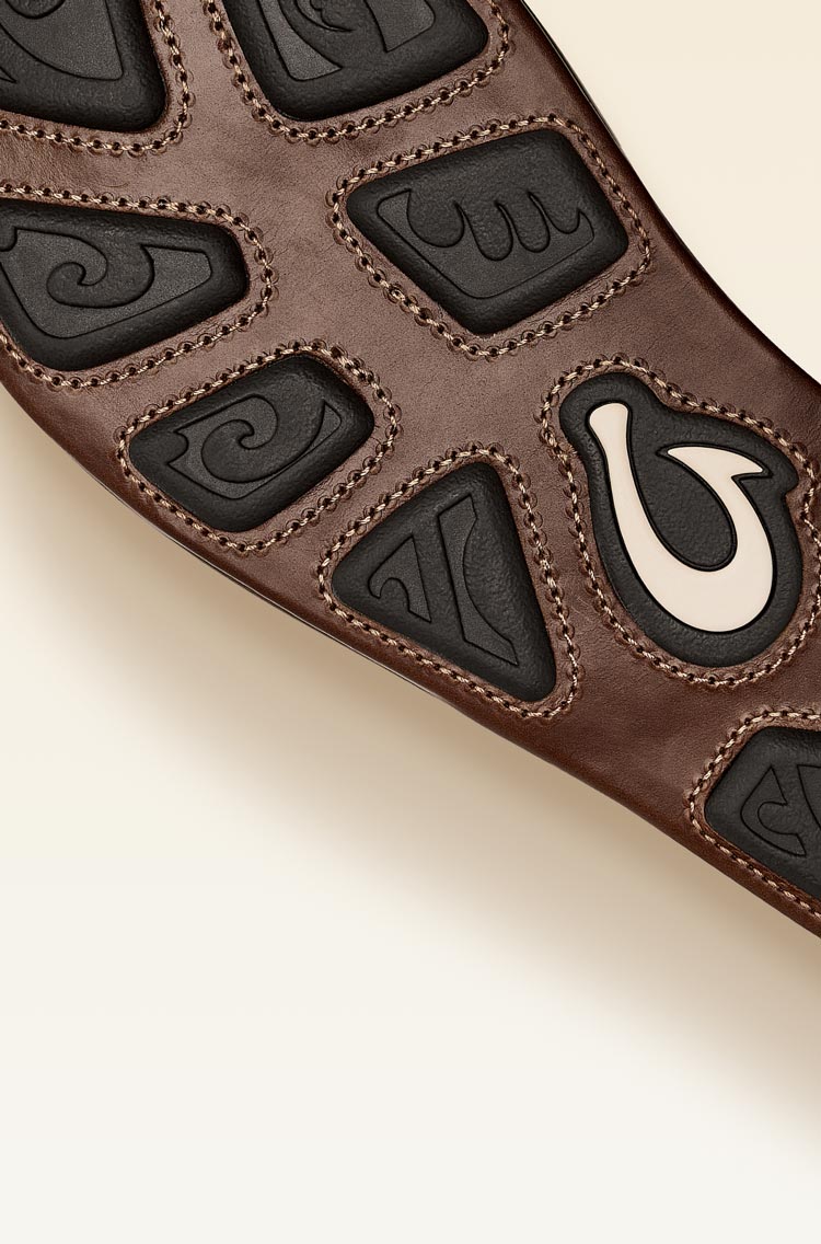 Unser abriebfester Wet Grip Rubber wurde für trittsichere Erkundungen entwickelt und bietet unübertroffene Traktion.