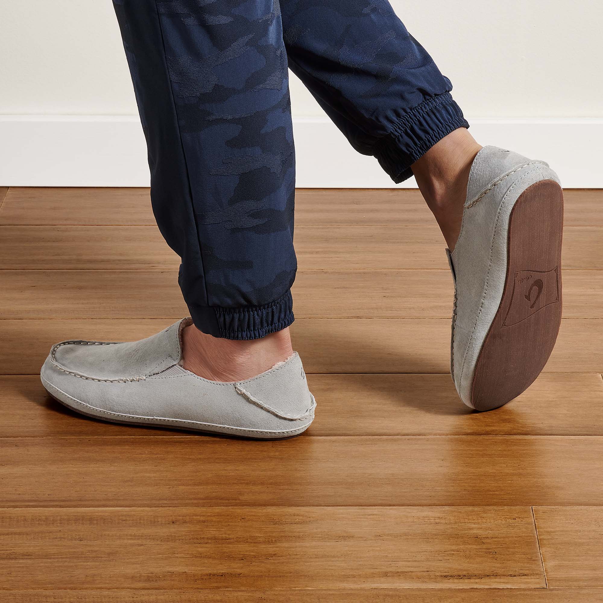 Nohea Women's Leather Slippers - Pale Grey | OluKai – OluKai Europe